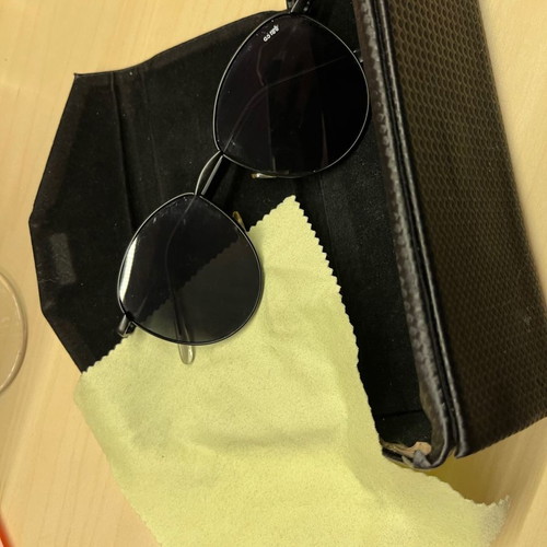Sunglasses used with black thin frame