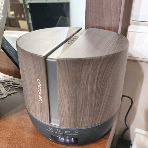 Cecotec PureAroma 550 500ml room diffuser like new with Bluetooth and LED