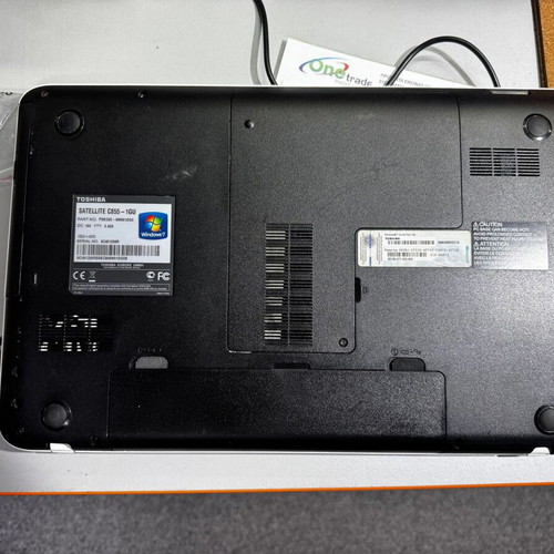 Toshiba Satellite C855 laptop used, Intel Pentium, 15.6 inch HD screen