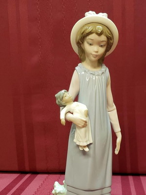 Порцеланова кукла Lladro Belinda with Doll употребявана, голяма