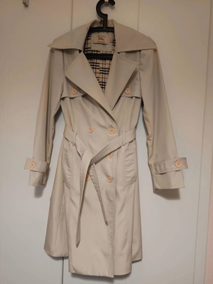 Burberry trench coat women's like new, beige, size S