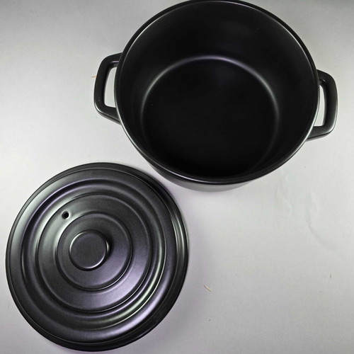 Ceramic pot new with 4.5-liter capacity