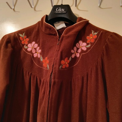 Outerwear dress robe new with handmade embroidery, size large