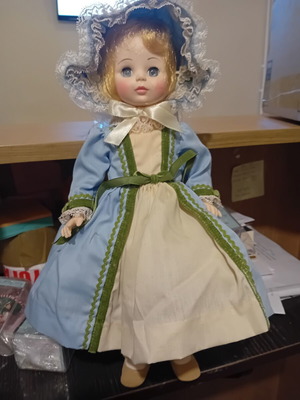 Madame Alexander Renoir doll like new