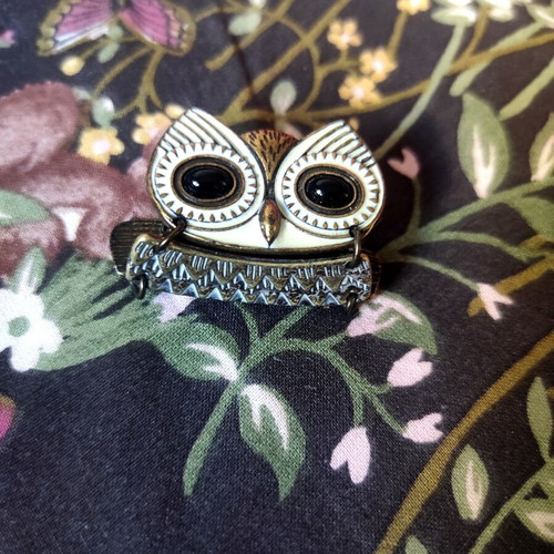 Whimsical Y2k Vintage Owl Brooch used, bronze and cream tones