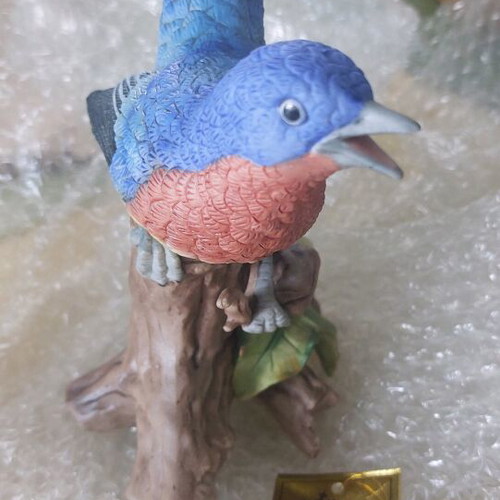 Lefton decorative bird blue bluebird new with wooden base