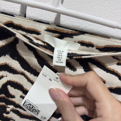 Mini skirt new with tag, H&M, black and beige, size S
