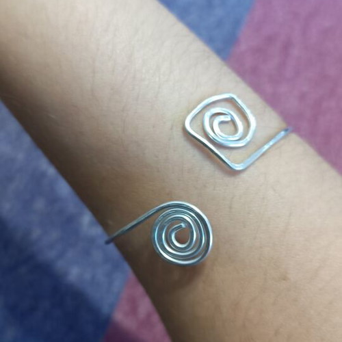 Silver Hand Bracelet new, adjustable aluminum wire
