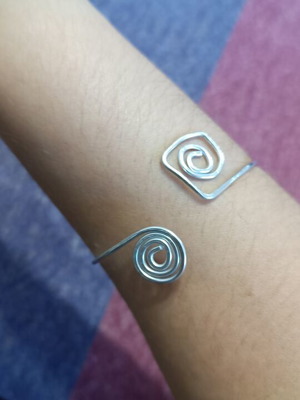 Silver Hand Bracelet new, adjustable aluminum wire