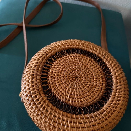 Straw crossbody bag like new