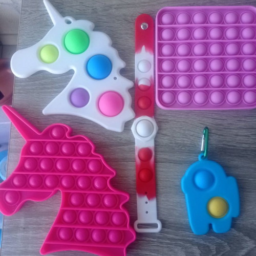 Pop It set of 5 pieces with 2 unicorns, square bracelet and Among