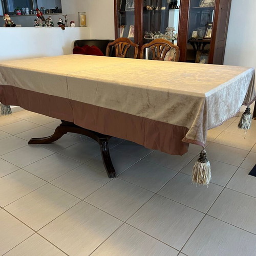 Tablecloth used with two matching runners