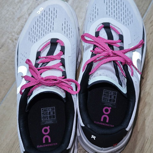 Men's athletic shoes used, size 44.5