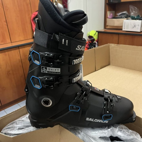 Salomon ski boot size 100 new