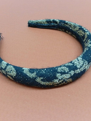 Old-style headband new in excellent condition
