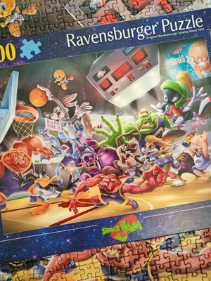 Ravensburger Space Jam puzzle like new, 1000 pieces