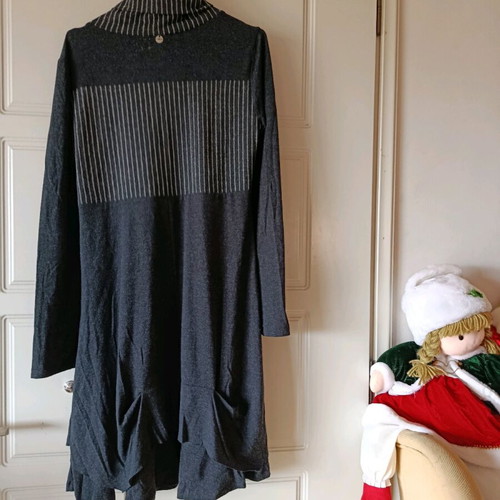 Attrattivo knitted dress medium grey like new with layering collar