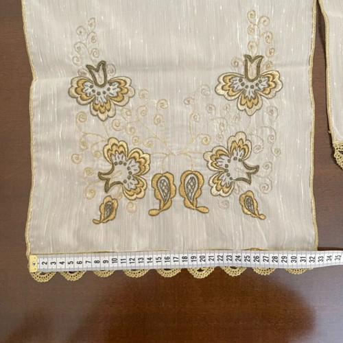 Handmade table runners unused, pack of 4 with gold thread and lace beige