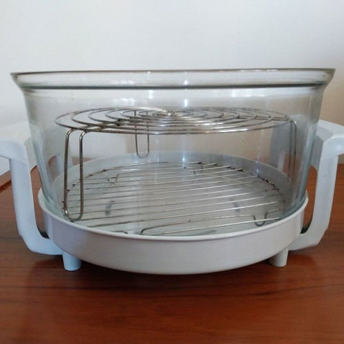 Genuine Comet glass oven bowl like new with 2 racks