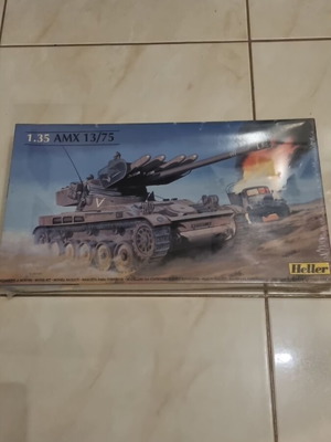 Amx 13/75 1:35 Model Kit sealed by Heller