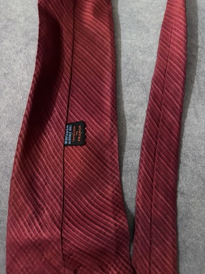 Tie like new, red