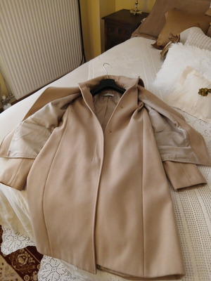 Italian coat like new, beige, size medium