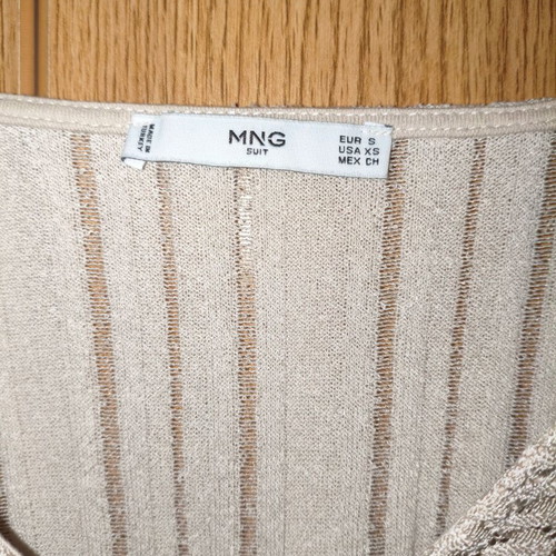 Mango MNG Suit beige knitted blouse S with V neckline like new