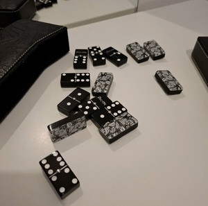 Domino Pineda Covalin σε άριστη κατάσταση μοναδικό κομμάτι