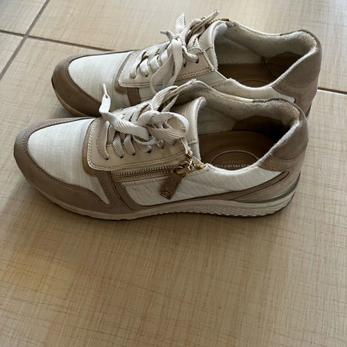Tamaris leather shoe size 40 like new, white beige