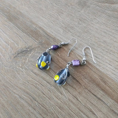 Dangling earrings like new with purple glass beads