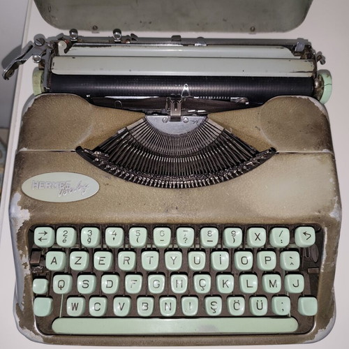 Hermes Baby vintage typewriter used, untested, French AZERTY keyboard