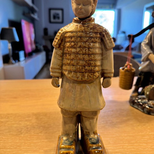 Ceramic Asian figurines like new