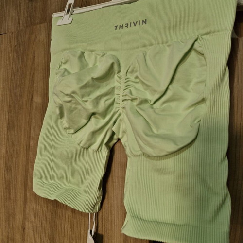 Thrivin Sculpting High Waist Scrunch Shorts new, pistachio color