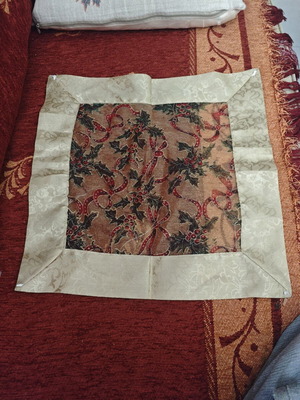 Christmas small tablecloth like new