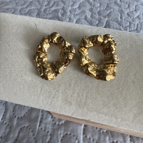 Earrings gold color like new