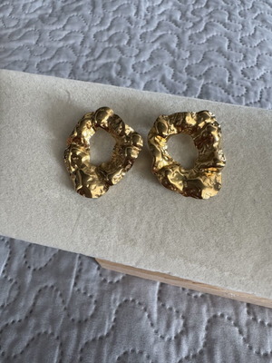 Earrings gold color like new