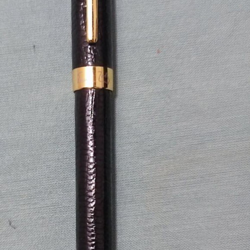 DeAgostini pen collection of 21 like new with case