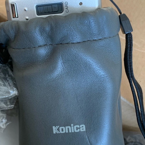 Konica Digital Revio KD-300Z vintage digital camera like new with accessories