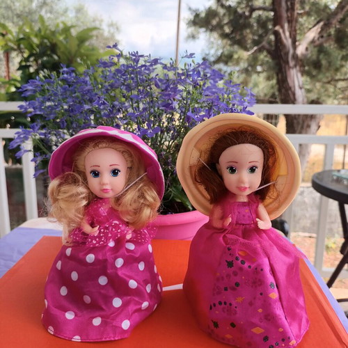 Just Toys Cup Cake Surprise Princess Dolls used, scented set of 6