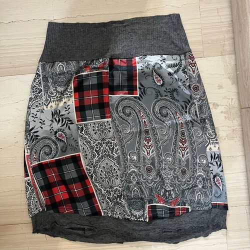 Vintage satin Italian skirt with pattern gray like new