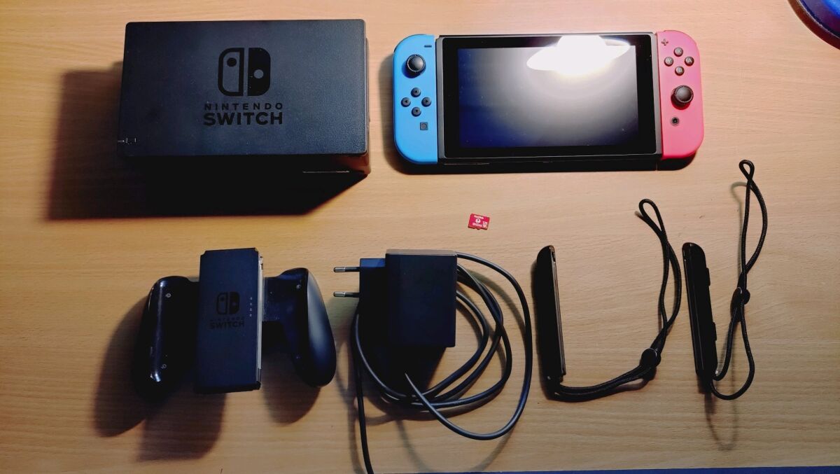 Nintendo Switch [USED] Nintendo Switch Nintendo Switch used with case, 5 games… - € 235,00 - Vendora.cy