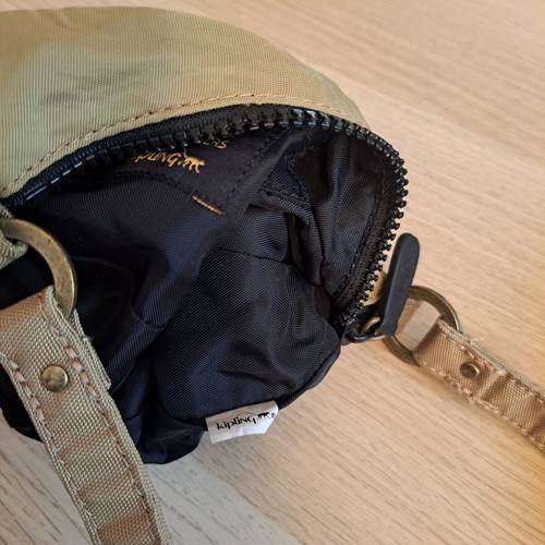 Kipling shoulder bag like new in khaki-olive color