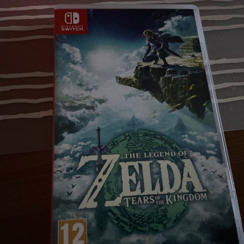 Zelda Tears of the Kingdom Nintendo Switch game like new