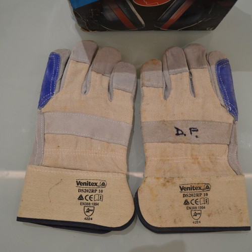 Venitex Imola 2 SNR30 Hearing Protectors and Work Gloves