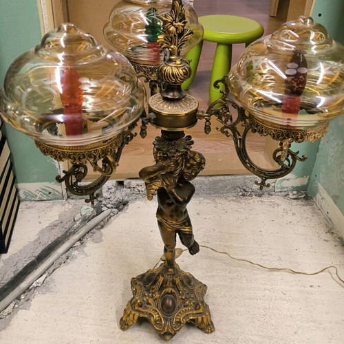 Polyphoto ceiling light used with one broken glass in good condition