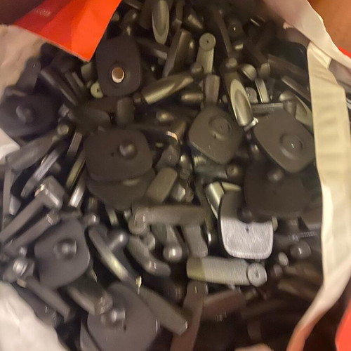 Anti-theft in 2 sizes from a children's clothing store