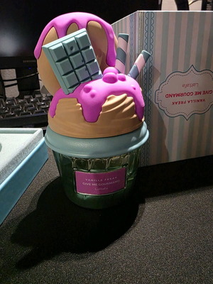 Vanilla Freak Give Me Gourmand Eau de Parfum normal perfume like new Lattafa