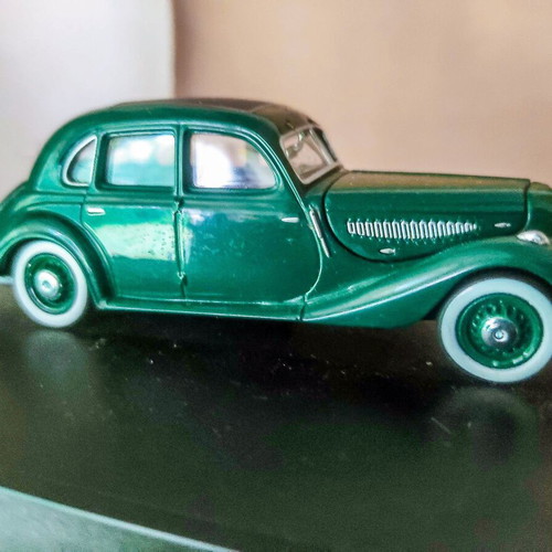 Αυτοκίνητο Diecast BMW 335 πράσινο σε κλίμακα 1:43 σαν καινούργιο, συλλεκτικό