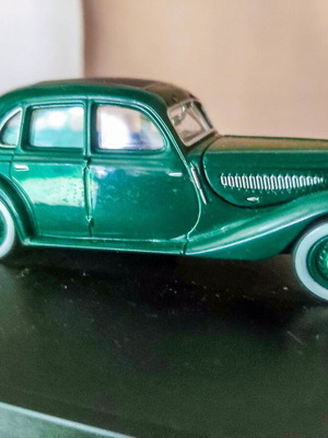 Αυτοκίνητο Diecast BMW 335 πράσινο σε κλίμακα 1:43 σαν καινούργιο, συλλεκτικό