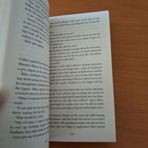 Traitors Gate by Jeffrey Archer used, English book
